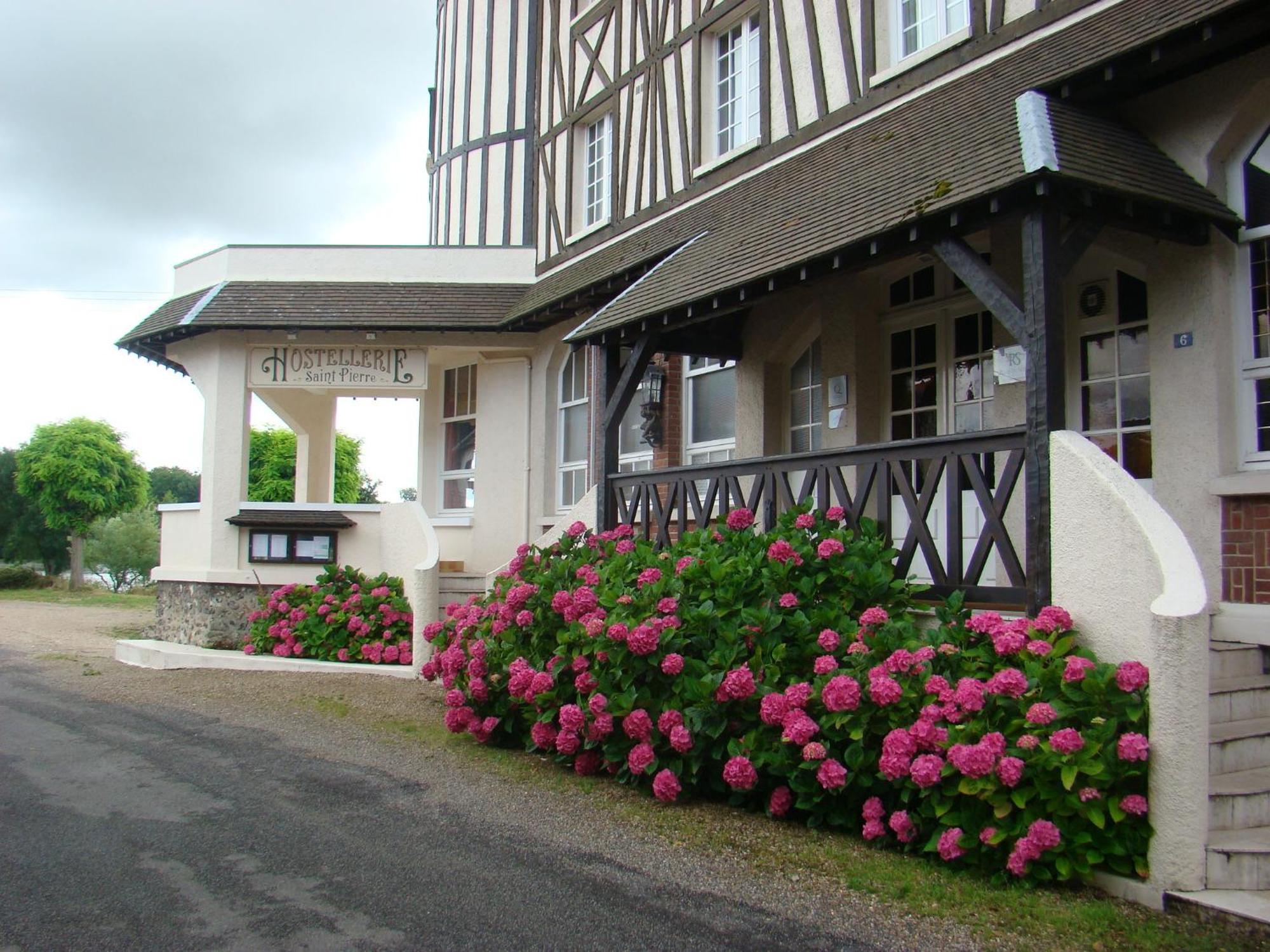 Hostellerie Saint Pierre Exterior photo